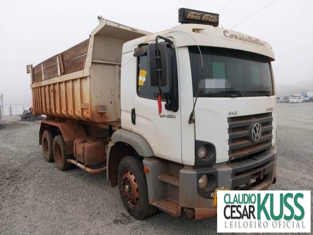 VOLKSWAGEN CONSTELLATION 24.250 2010